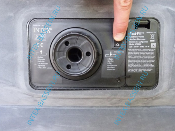 Кровать INTEX надувная 152 x 203 x 51 см, встроенный насос 220V, артикул 64140