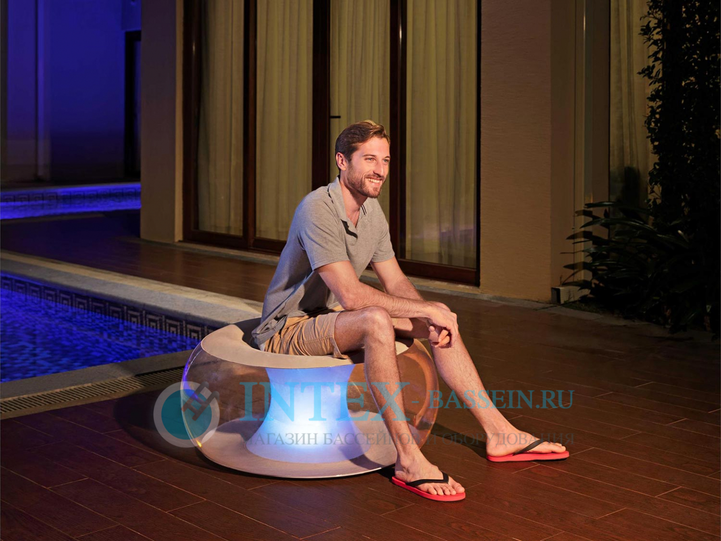 Надувное кресло Bestway "Poolsphere" с Led подсветкой на батарейках (3хААА) 82 x 82 x 41 см, артикул 75085