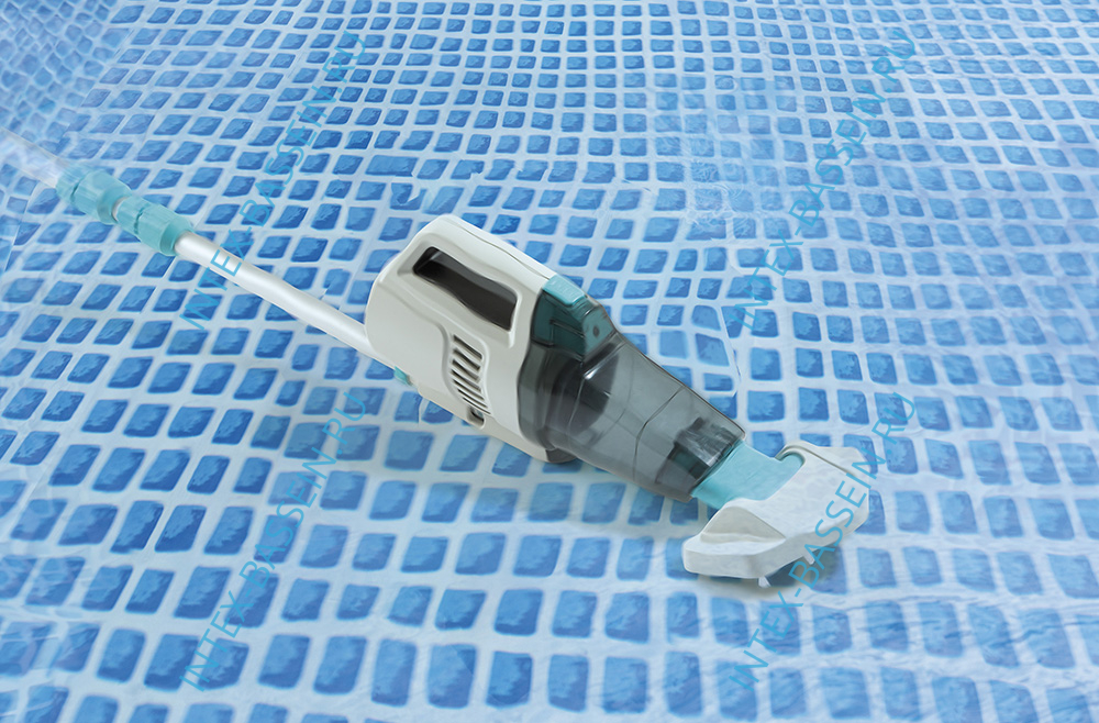 Вакуумный пылесос INTEX для чистки бассейна на аккумуляторах с ручкой 2.8м, артикул 28628